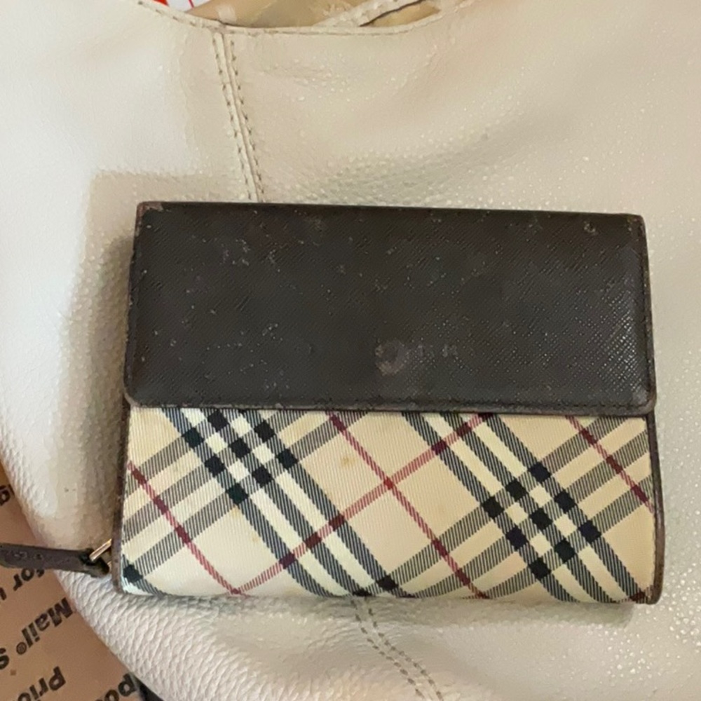 Burberry Wallet In Dark Brown Callouts In Pics And Shown live